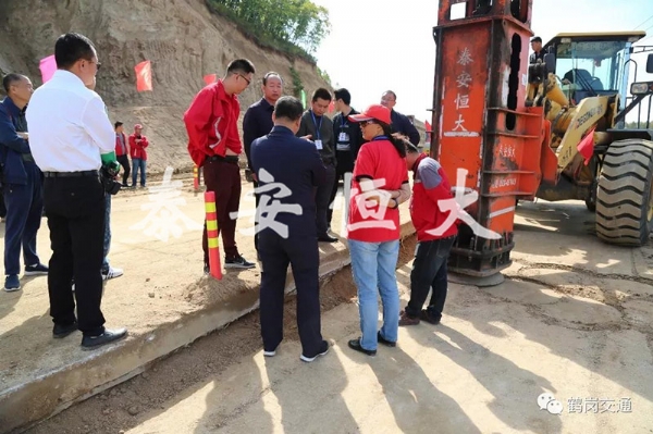 高速液壓夯實機(jī) 高速液壓夯實機(jī)